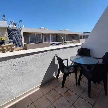 Beautiful Seaside Penthouse By Balluta Bay