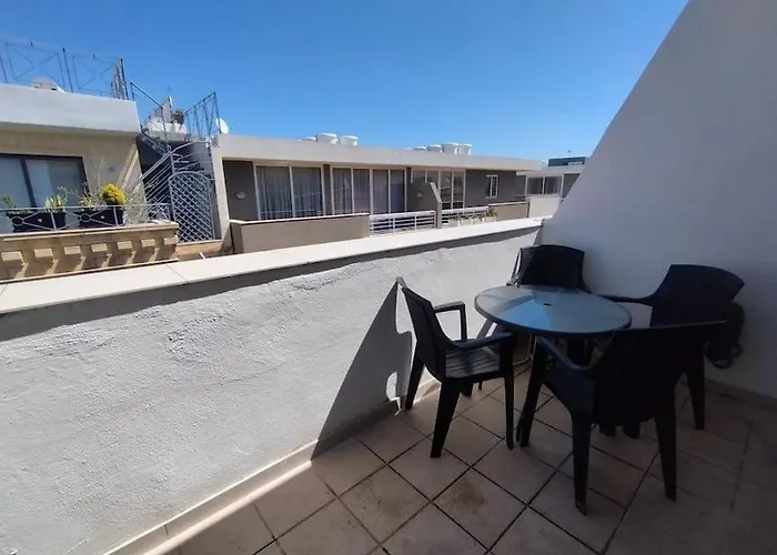 Beautiful Seaside Penthouse By Balluta Bay